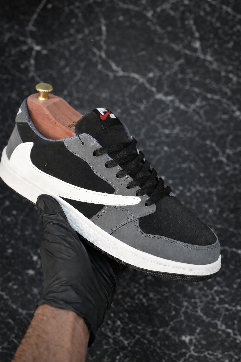 Travis Scott x Air Jordan 1 Low – Dark Grey / Black