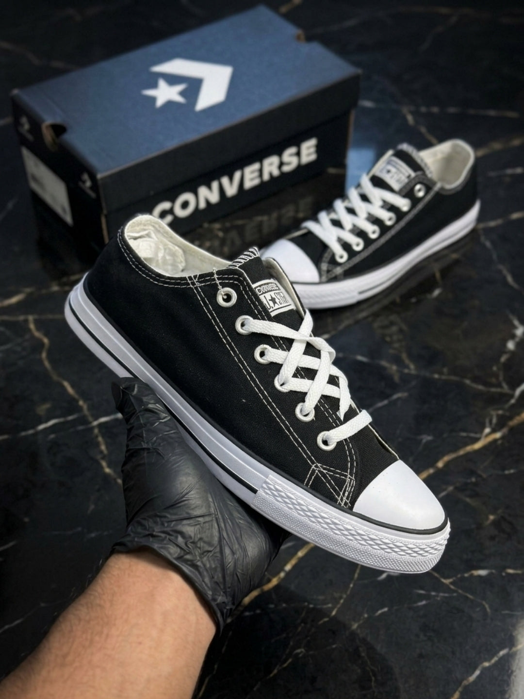 Conversee Low Black White